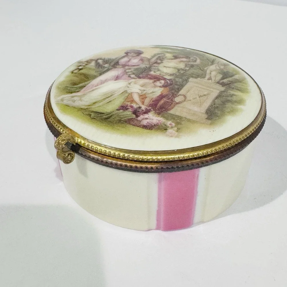 Vintage Hand Painted‎ Porcelain Mirrored Powder Trinket Box Vanity Decor
